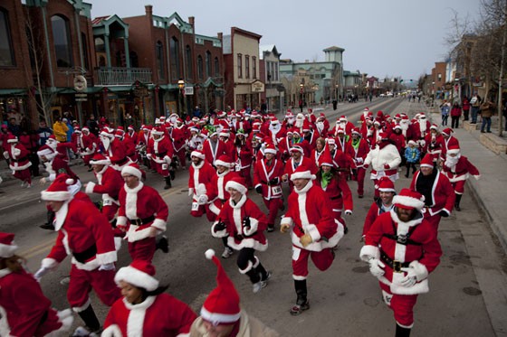 race_of_the_santas_breckenridge_1